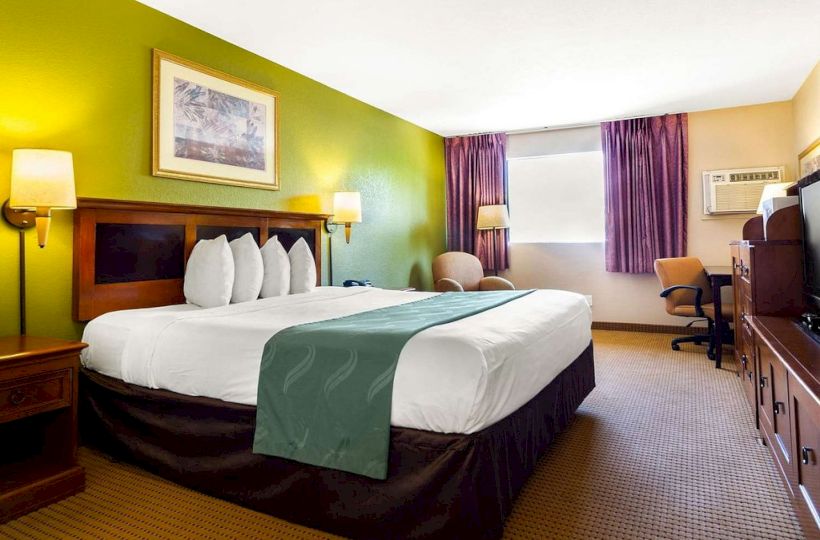 Auburn House Hotel