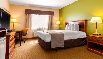 Auburn House Hotel