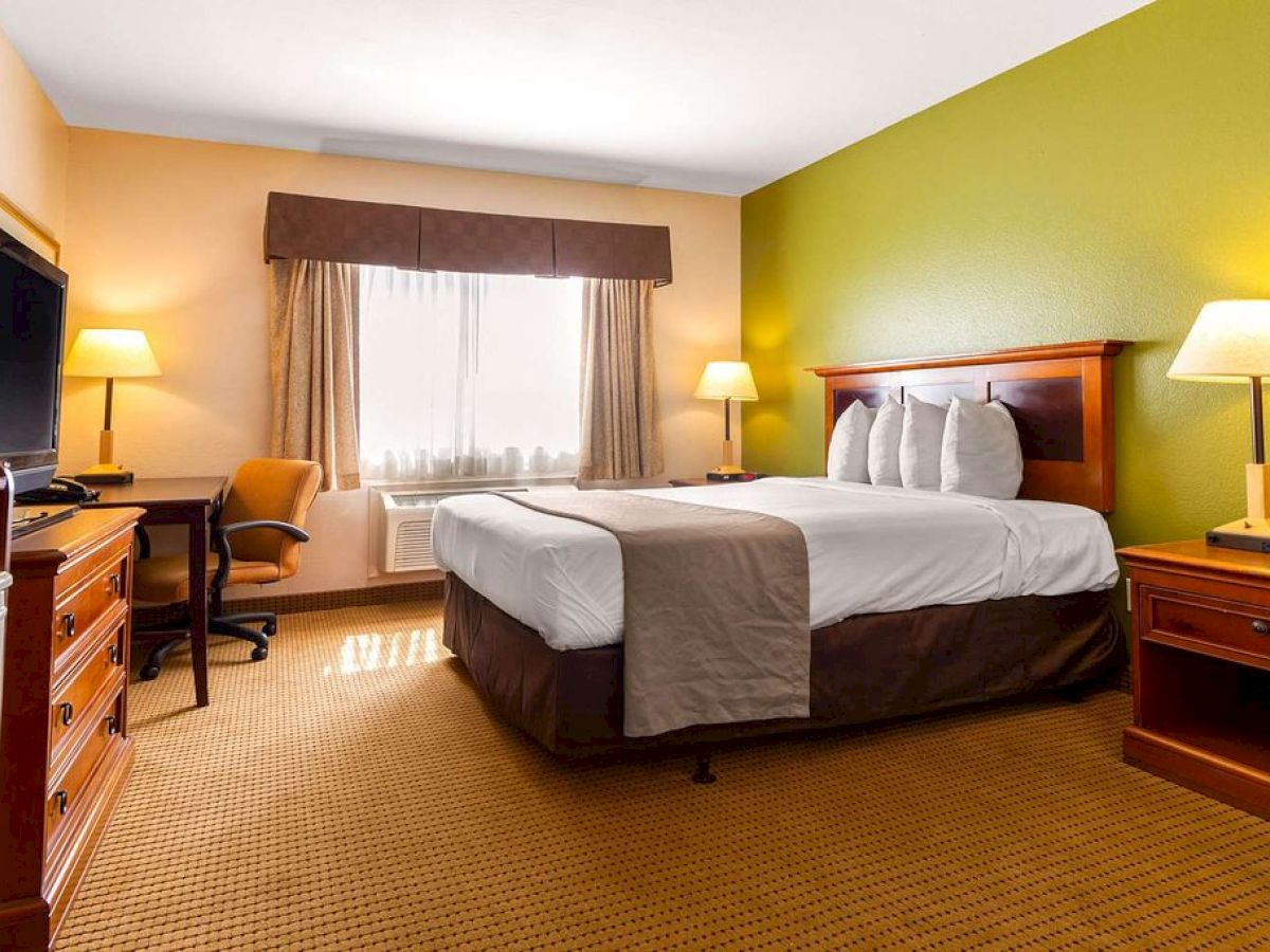 Auburn House Hotel