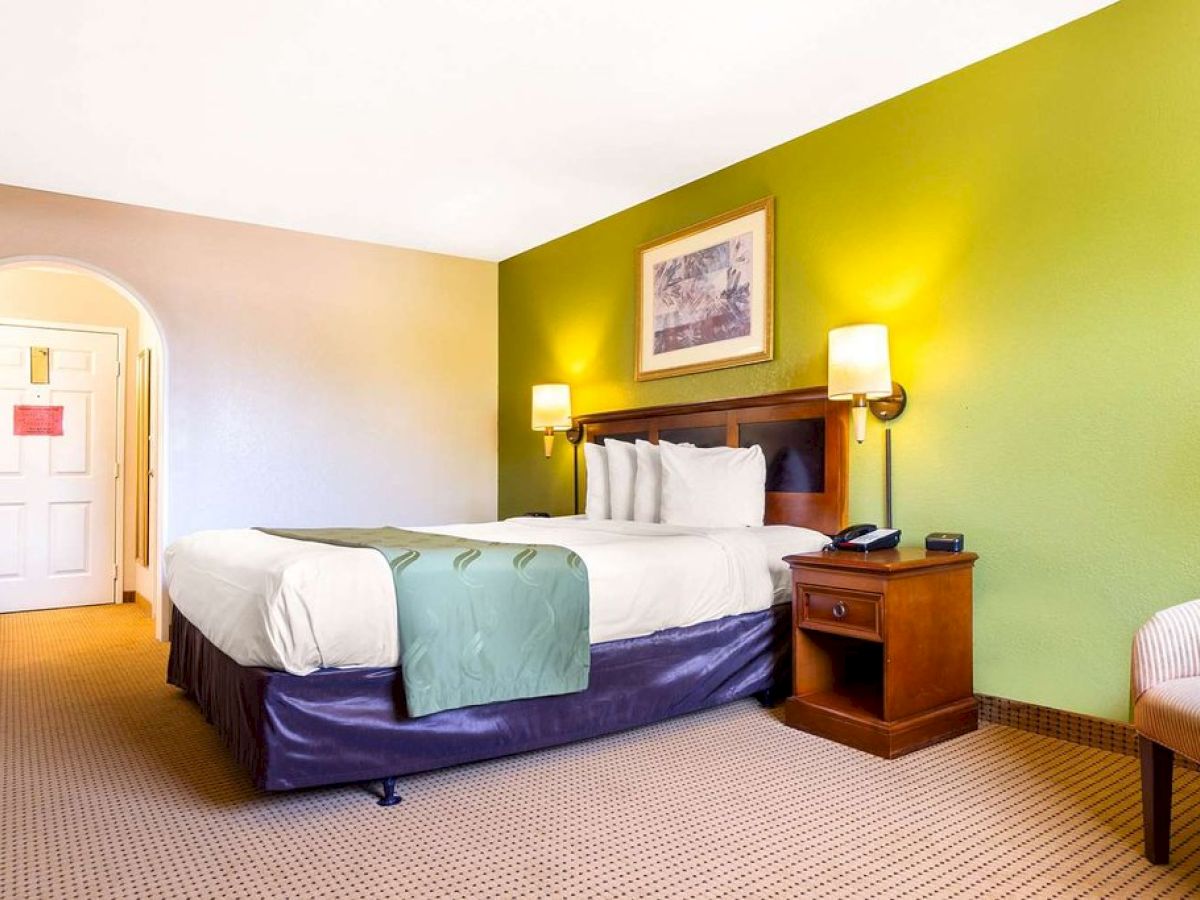 Auburn House Hotel