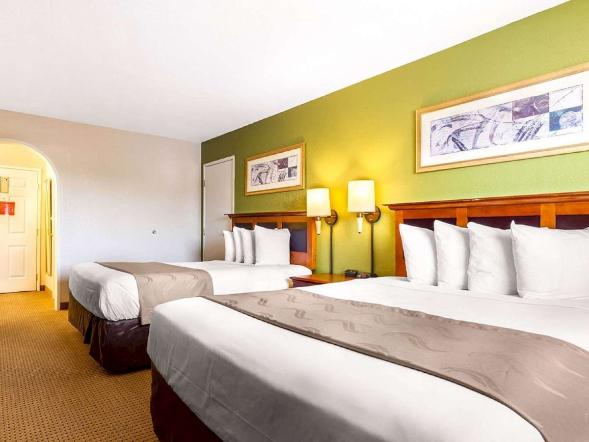 Auburn House Hotel